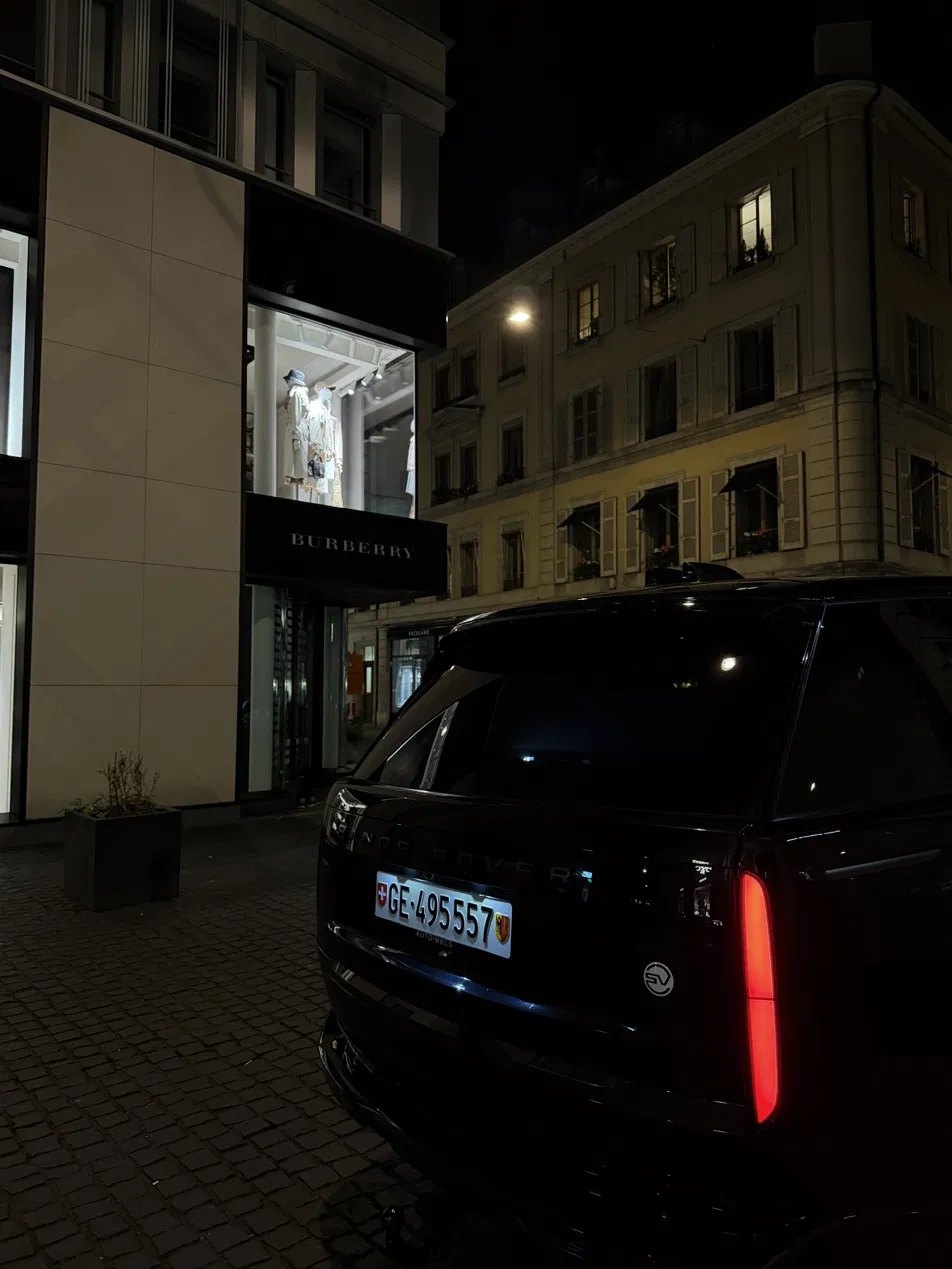 Range Rover SV — private chauffeur Switzerland