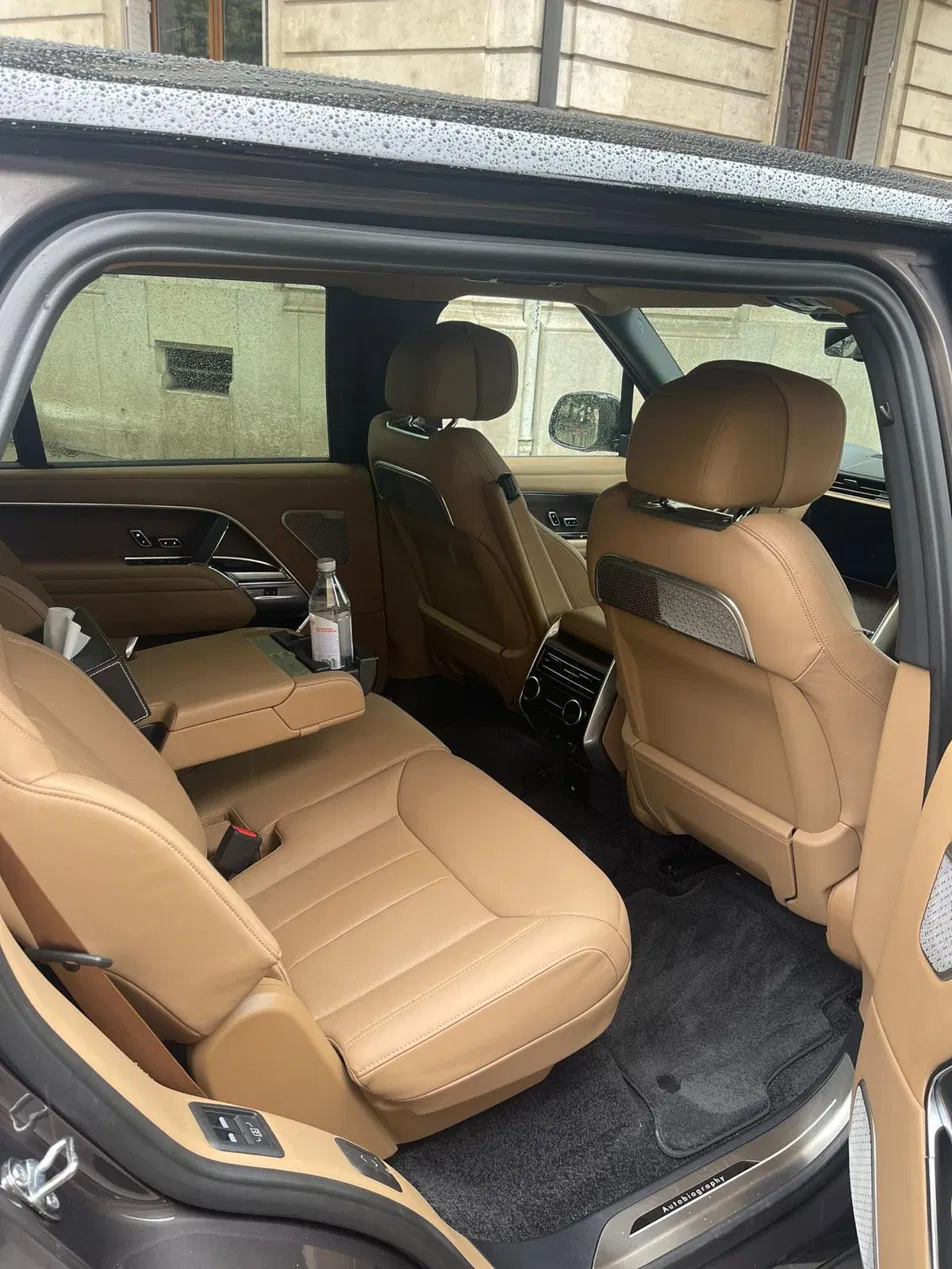 Executive rear — The caramel lounge