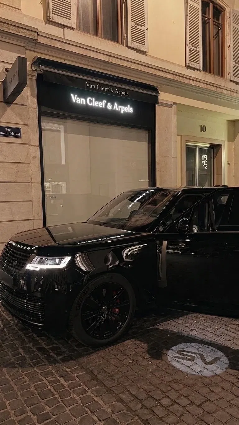 Range Rover SV — private chauffeur Switzerland