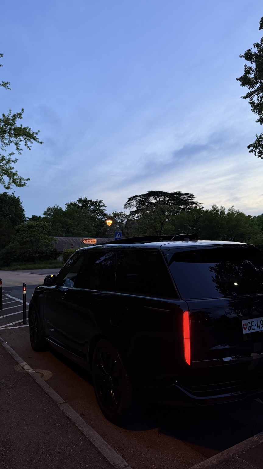 Range Rover SV — private chauffeur Switzerland